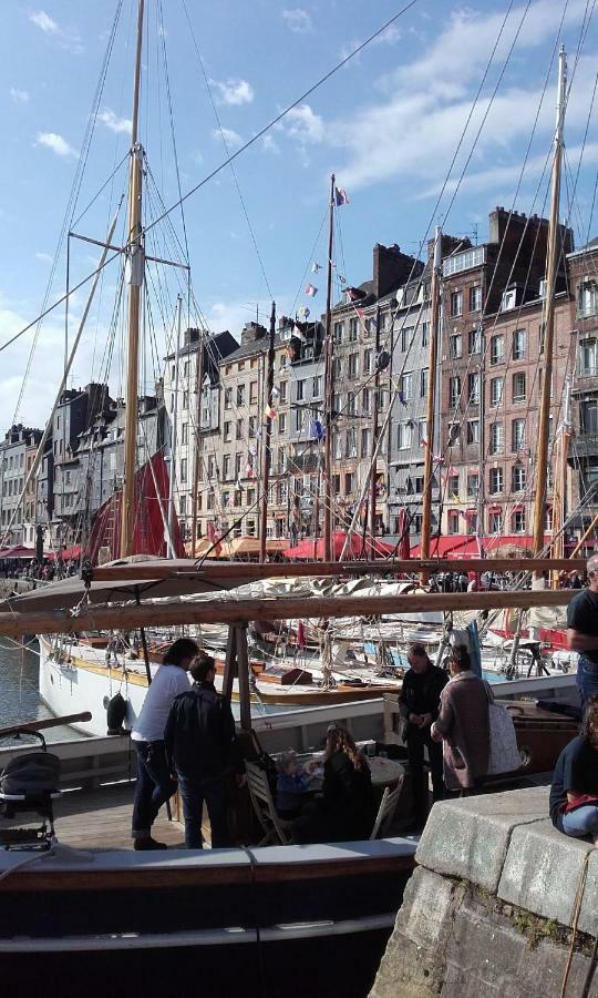 La Fleur D Honfleur Avec Son Parking Appartement Buitenkant foto