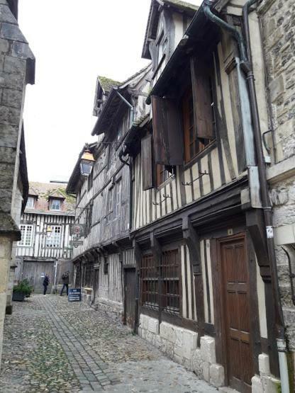 La Fleur D Honfleur Avec Son Parking Appartement Buitenkant foto