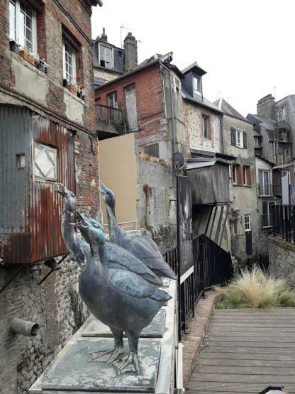La Fleur D Honfleur Avec Son Parking Appartement Buitenkant foto