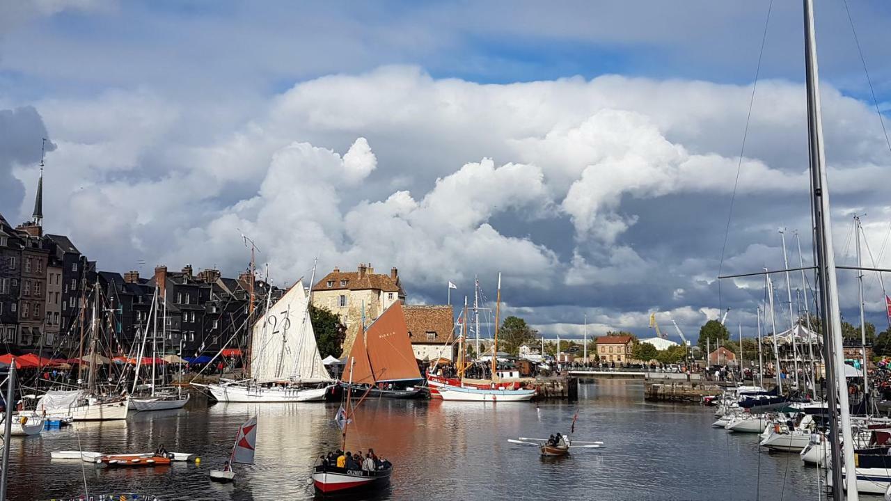 La Fleur D Honfleur Avec Son Parking Appartement Buitenkant foto